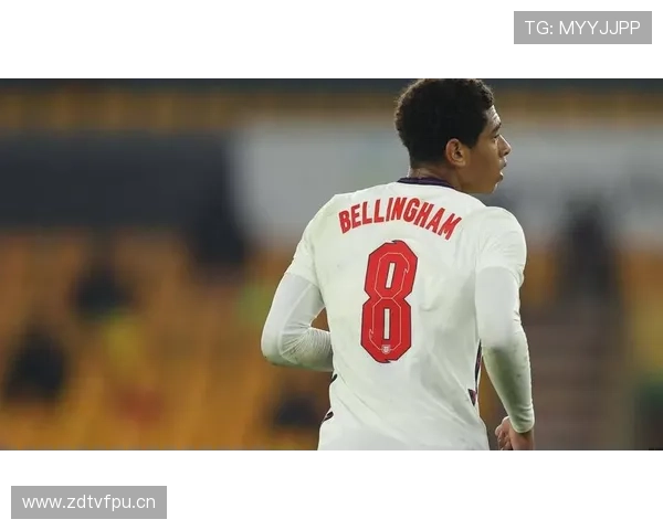 看贝林厄姆机场照，手上的那块表像能租一套房